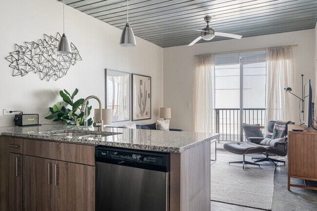 Building Photo - Live in Midtown for $1,515 – Prime Location!