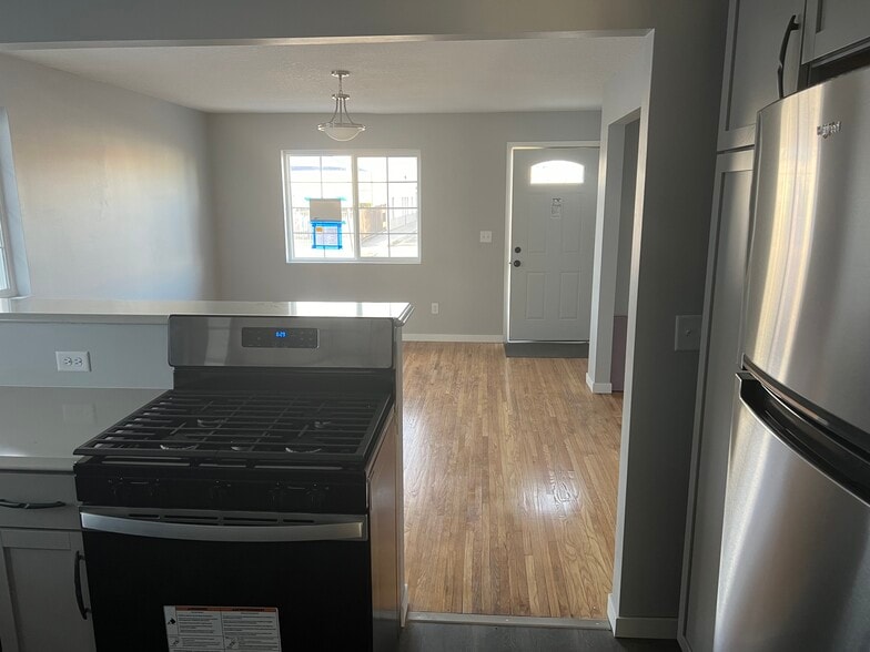 Building Photo - 1020 Aurora Ave