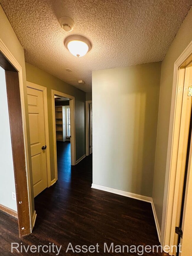 Building Photo - charming three-bedroom, two-full-bath resi...