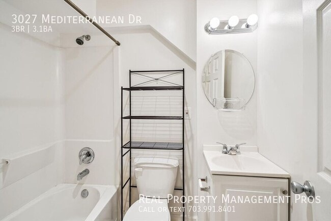 Building Photo - 3027 Mediterranean Dr