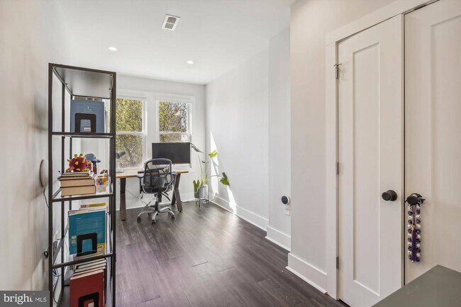 Building Photo - 416 Longfellow St NW