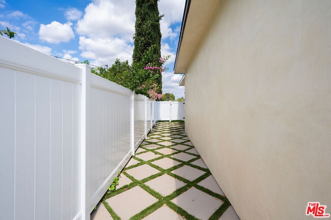 Building Photo - 17510 Miranda St