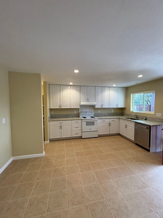 Building Photo - 691 Welburn Ave