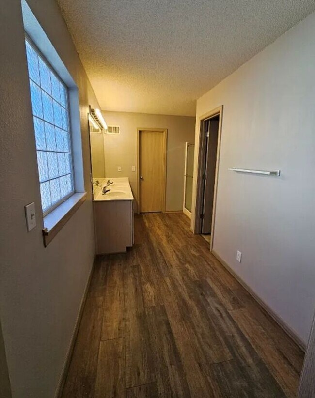 Building Photo - Great Location!!!!