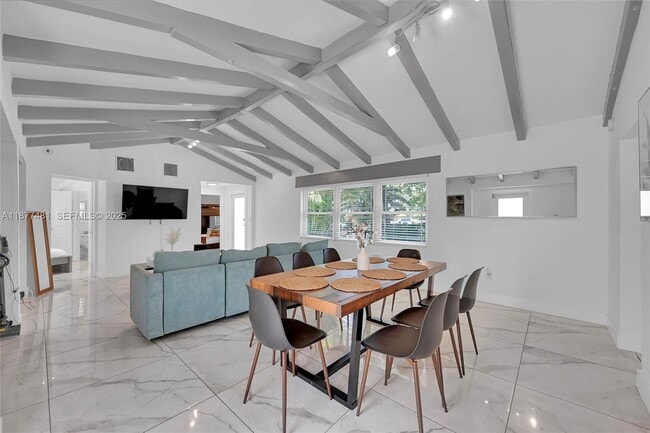 Building Photo - 15 NE 95th St