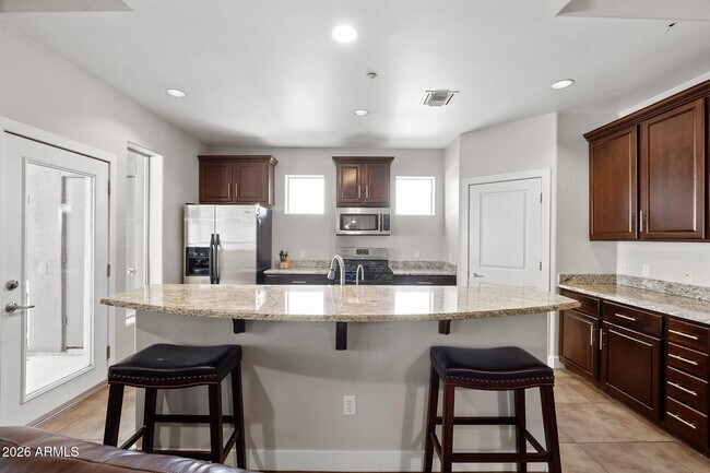 Building Photo - 945 E Playa Del Norte Dr