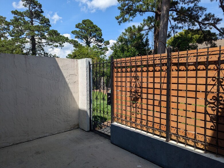 Building Photo - 4178 Spirea Dr