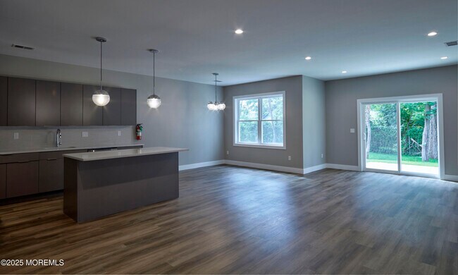 Building Photo - 52 Colfax St