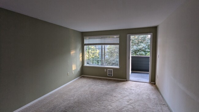 Living Room - 15433 Country Club Dr