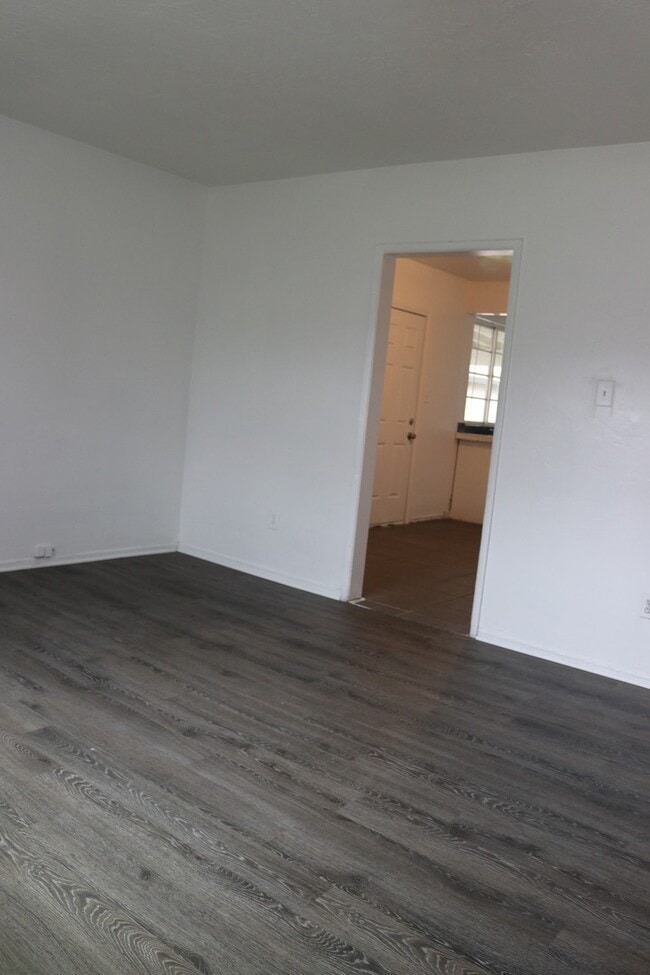 Building Photo - Beautifully Updated 3-Bedroom Home with Sp...