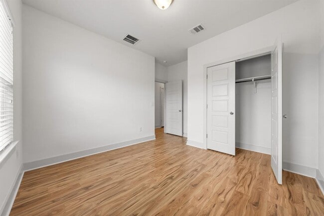 Building Photo - 1501 Homespun Rd