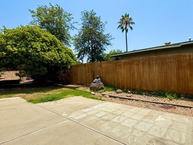 Building Photo - Beautiful 3 Bed / 2 Bath Home in La Mesa –...