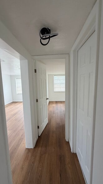 Building Photo - 414 Phippen Waiters Rd