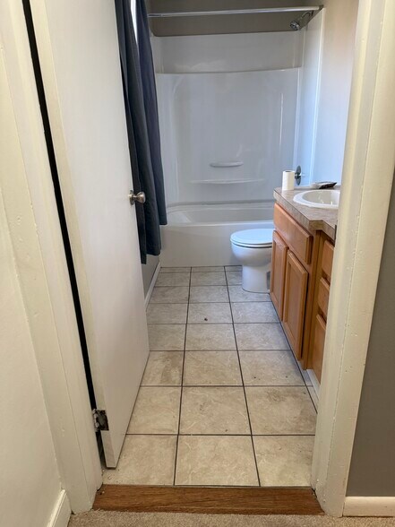 Building Photo - 7350 Seneca Ridge Dr