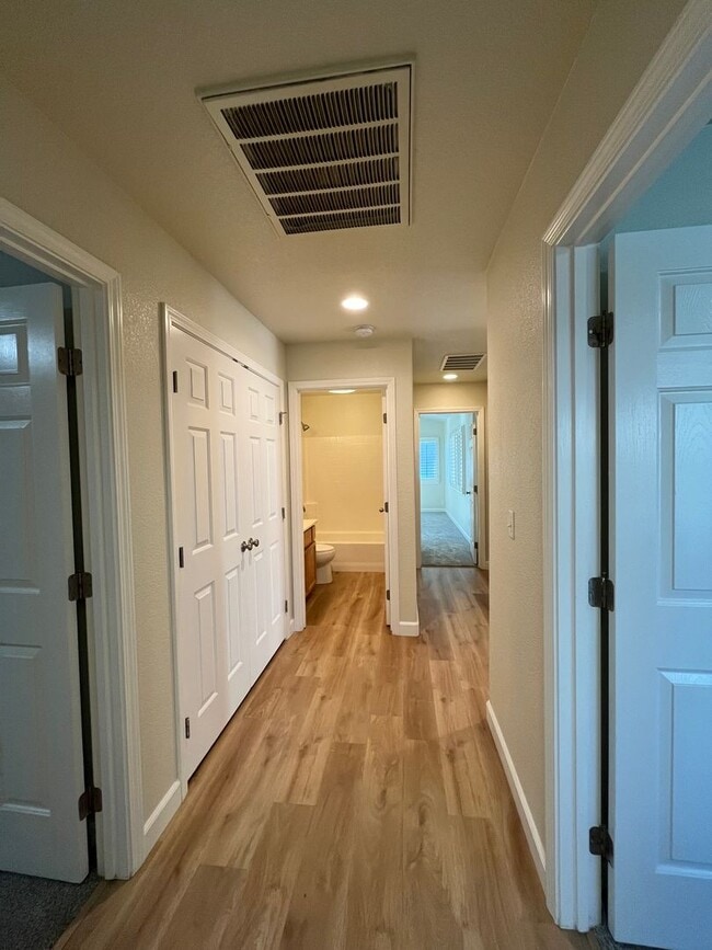 Building Photo - Hard to find Dixon single story home!