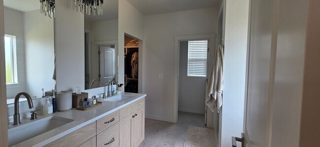 Building Photo - Stunning 3-bedroom + tech room, 2.5-bath home in NW Boise!