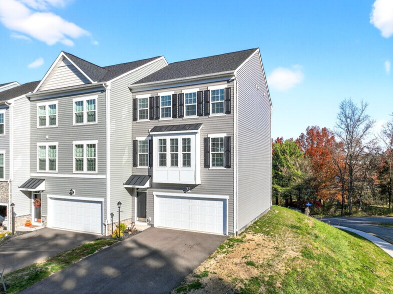 Building Photo - 600 Dana Dr