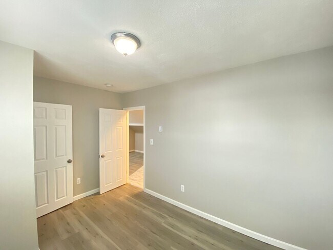 Building Photo - 7 Commercial St