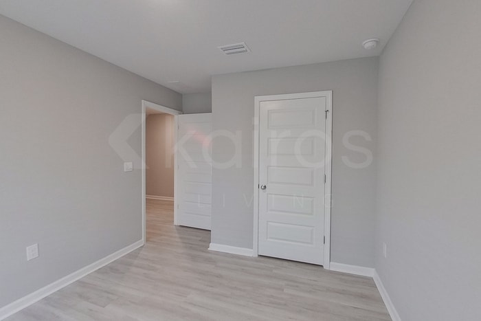Building Photo - 305 Monarch Ln