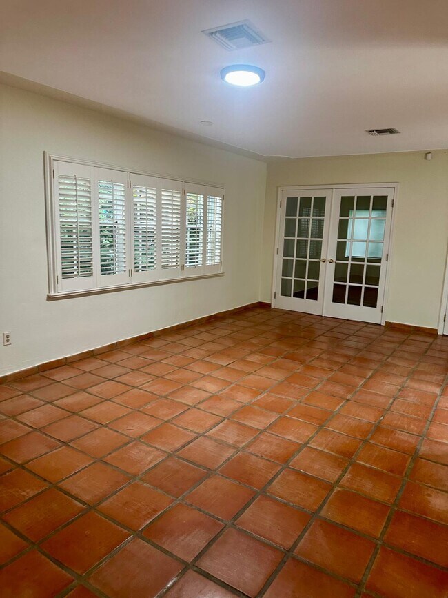 Building Photo - 619 Altara Ave