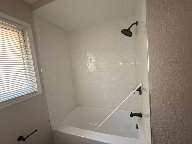 Building Photo - Freshly Renovated 3-Bedroom Home – Quality...