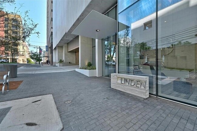 Building Photo - 313 W 17th St