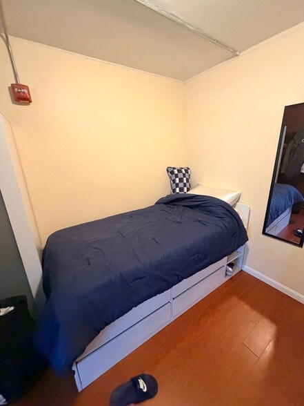 Building Photo - 1780 Le Roy Ave