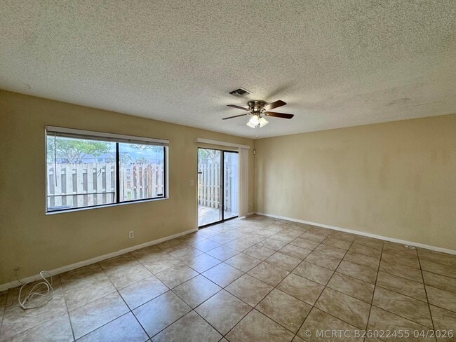 Building Photo - 704 Riverside Dr