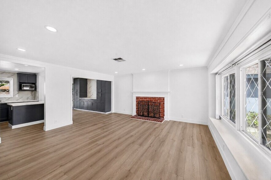 Building Photo - 8321 Santa Margarita Ln