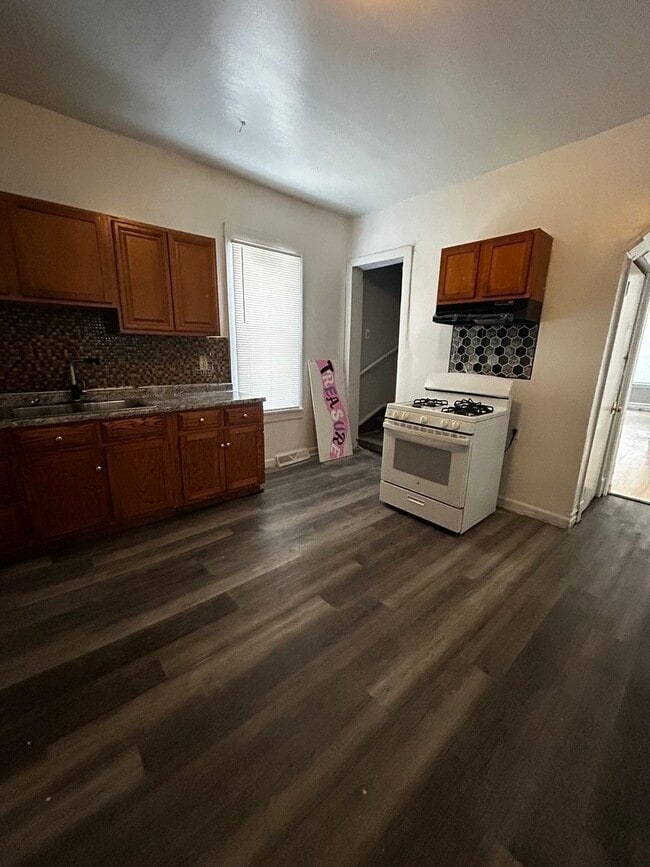 Building Photo - 448 W 118th St