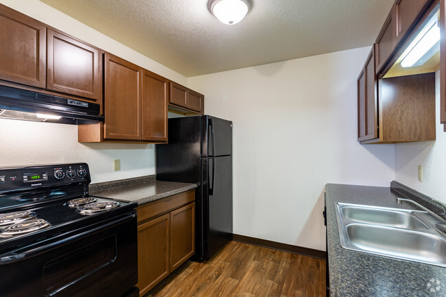 2BR / 2BA Small (Remodeled) - 872 SF - Buttonwood Tree Apartments