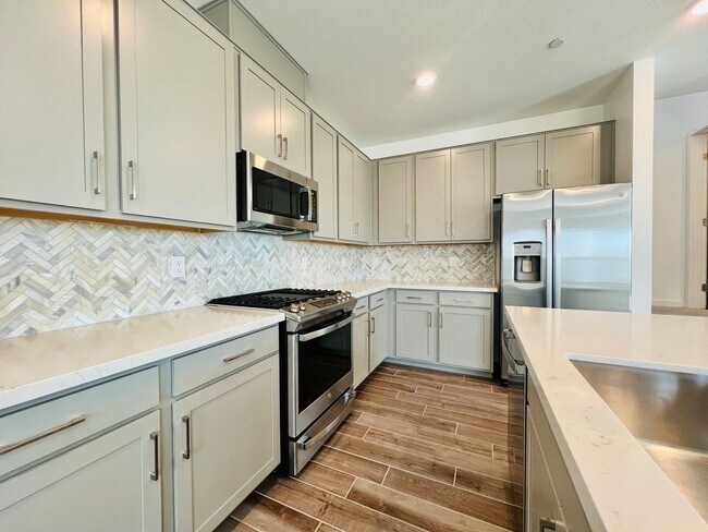 Building Photo - s 4 bedroom 2.5 Bathrooms with Loft, home ...