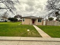 Building Photo - Updated 2-bedroom cottage in La Loma neighborhood!