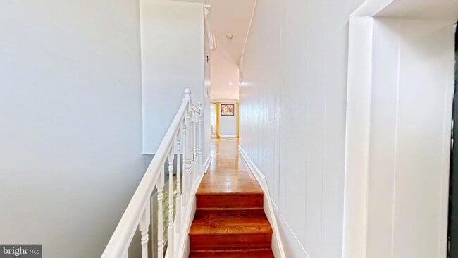 Building Photo - 1012 Loxford Terrace