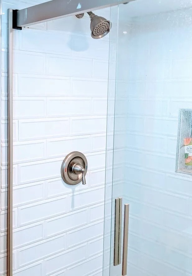 Shower with doors - 1317 Irving St NW