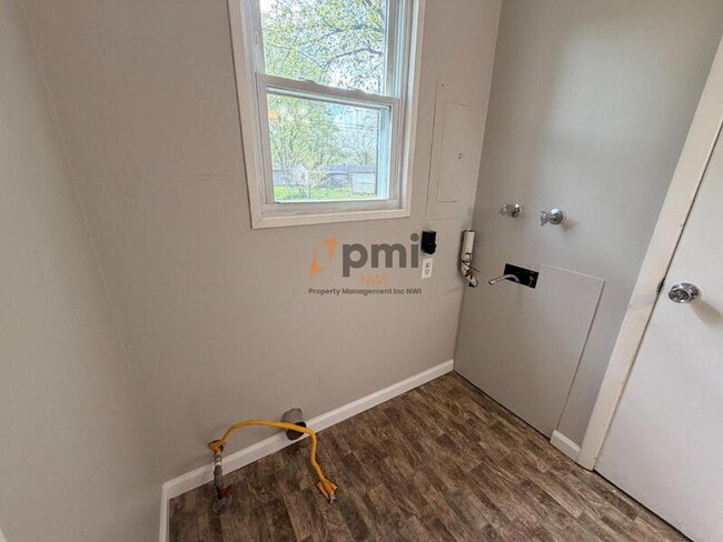 Building Photo - 774 Fox River Rd