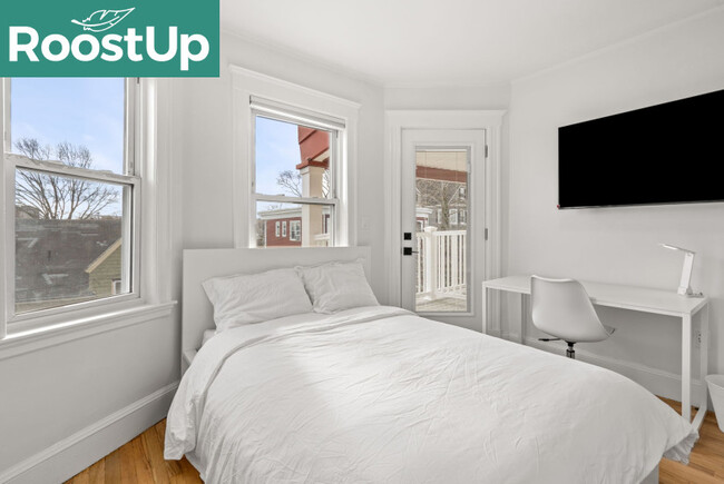 Building Photo - New RoostUp Furnished Private Bedroom with...