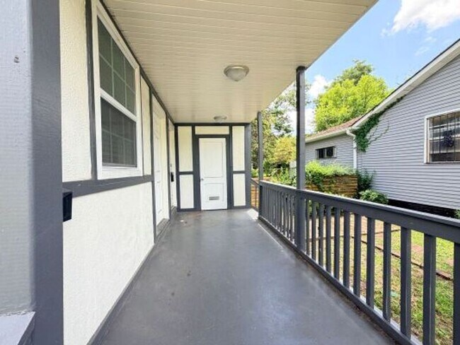 Building Photo - 2013 Center Way S