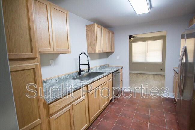Building Photo - 2590 Danielsville Rd