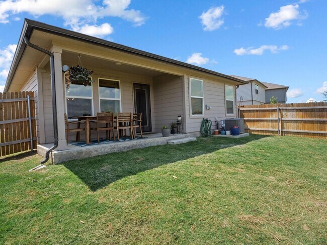 Building Photo - Greenbelt Home in San Marcos