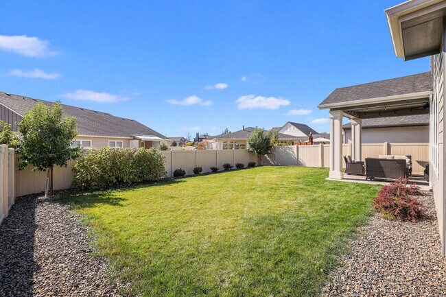 Building Photo - Beautiful 4 bed 2.5 bath home