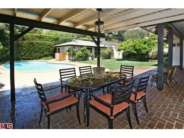 Building Photo - 2001 Coldwater Canyon Dr