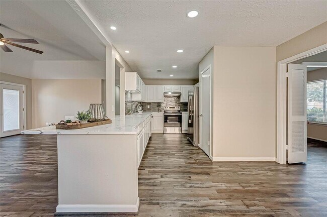 Building Photo - 13002 Kingsmill Dr