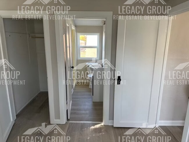 Building Photo - 2216 Mt Vernon Ave