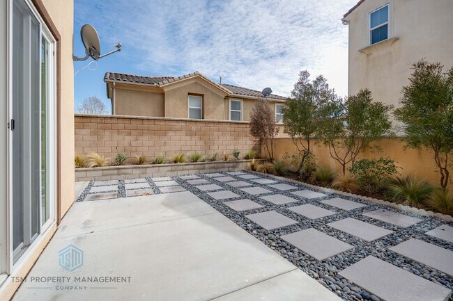 Building Photo - Beautifully Upgraded 2019-Built 4 Beds 3.5 Baths 2109 Sqft Home in Eastvale!