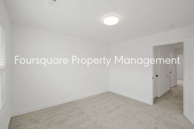 Building Photo - Modern 4-Bed / 3.5-Bath Townhome with Main Level Hard-Surface Floors , Back Patio – Easy Access t...