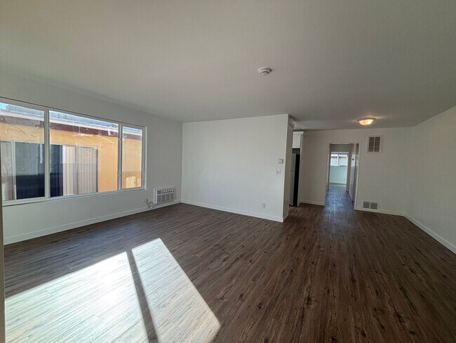 Interior Photo - 1163 Winchester Ave