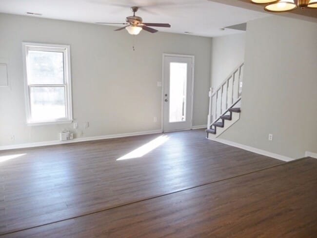 Building Photo - Fully updated townhome located walking dis...