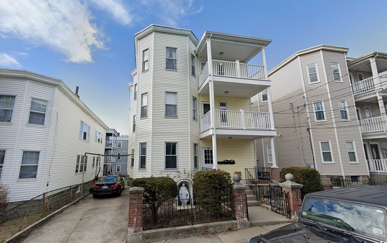 Building Photo - 14 Belknap St