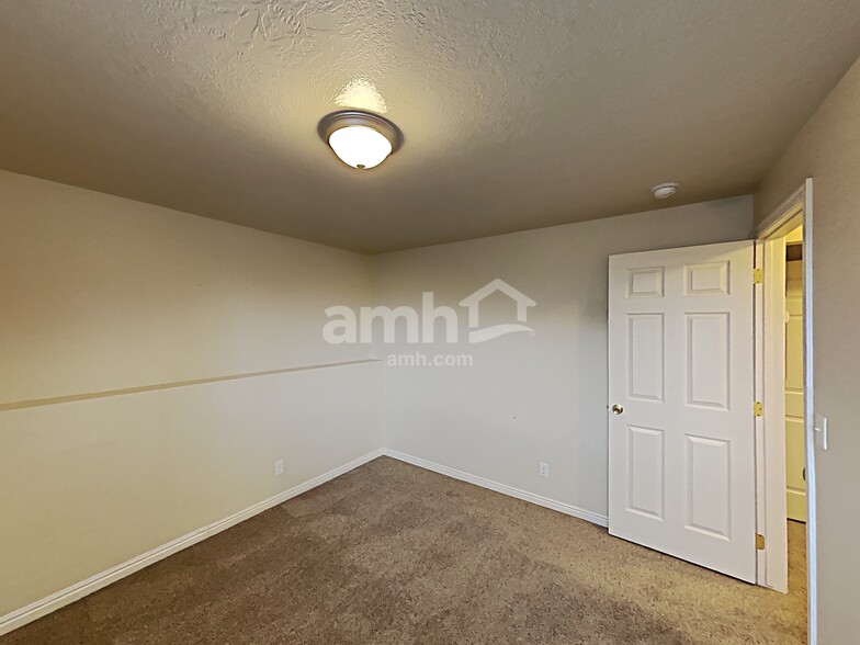 Building Photo - 2258 S 2775 W